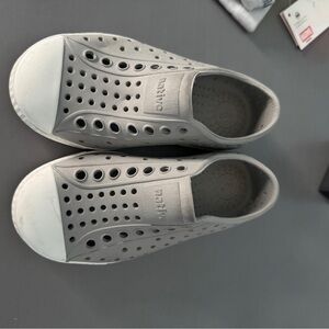 Native Kids Water Shoes in Light Gray